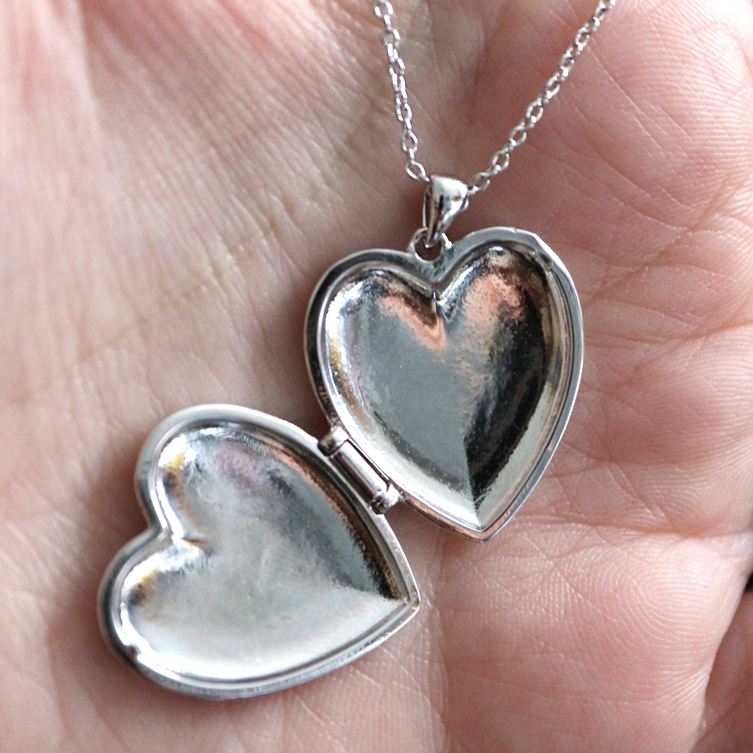 Heart locket necklace on sale with picture inside